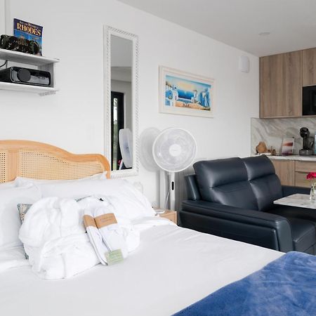 Lakescape - Waterfront Self- Catering Cabins 恩尼斯基林 外观 照片