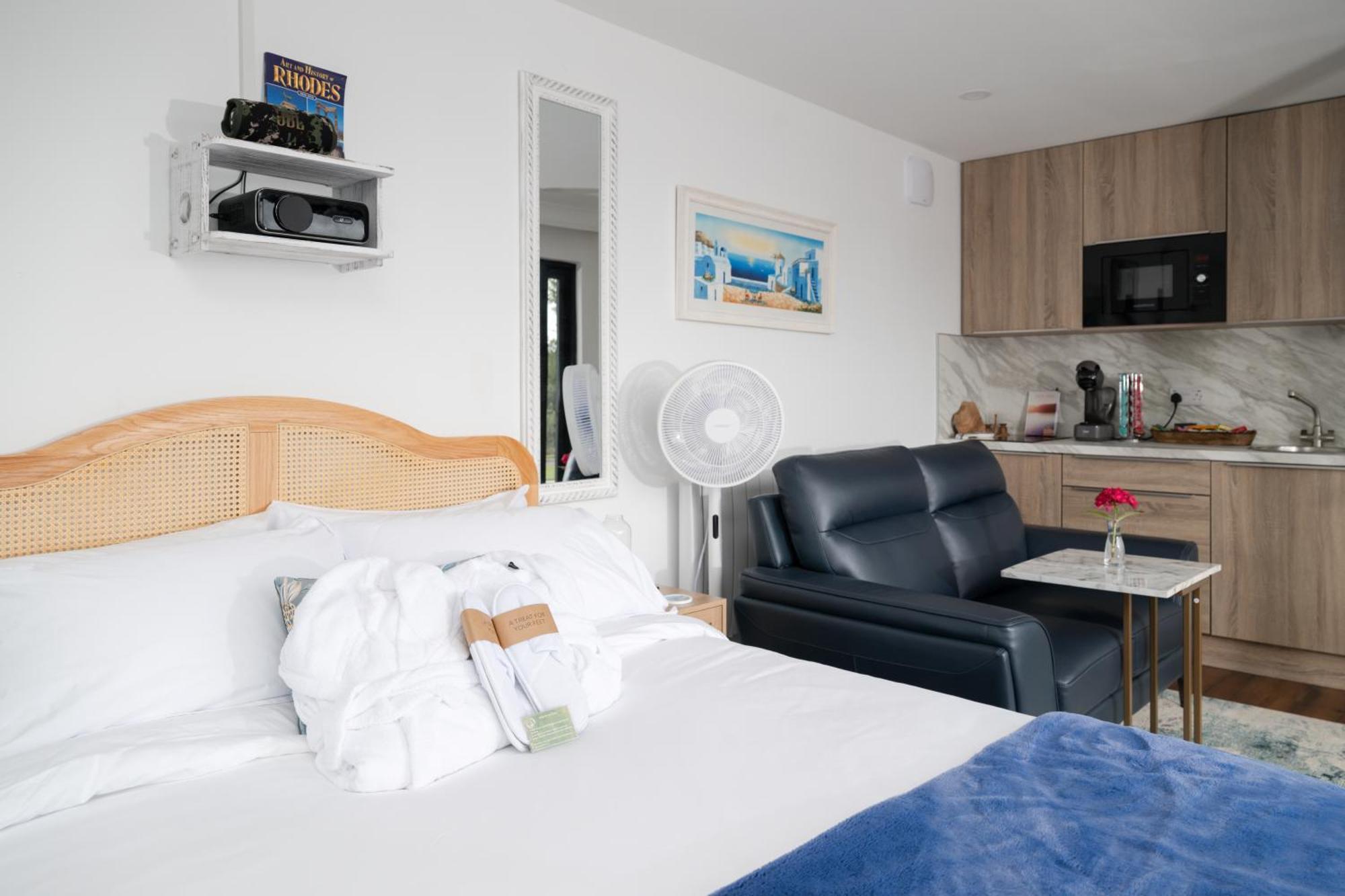 Lakescape - Waterfront Self- Catering Cabins 恩尼斯基林 外观 照片