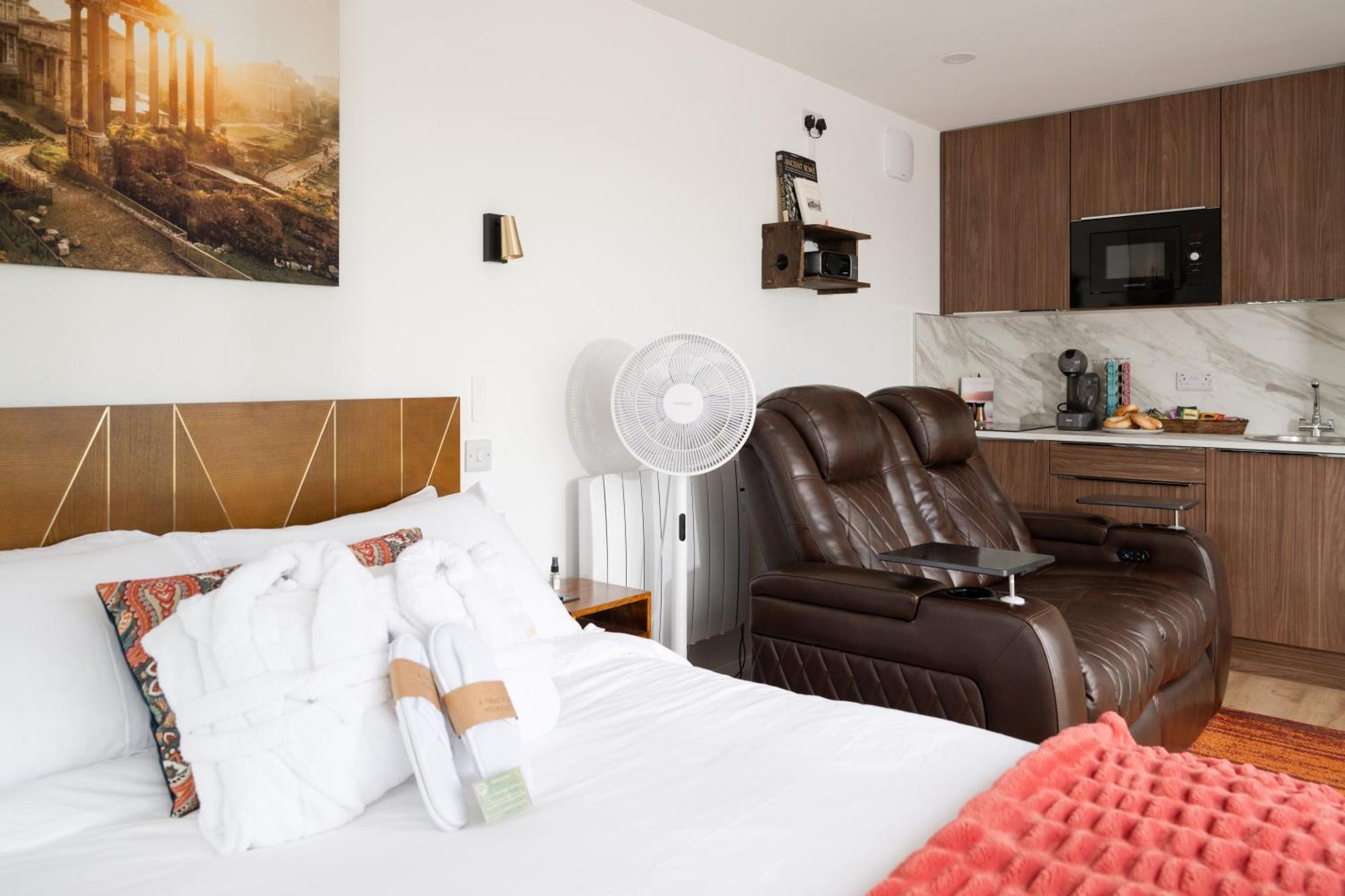 Lakescape - Waterfront Self- Catering Cabins 恩尼斯基林 外观 照片