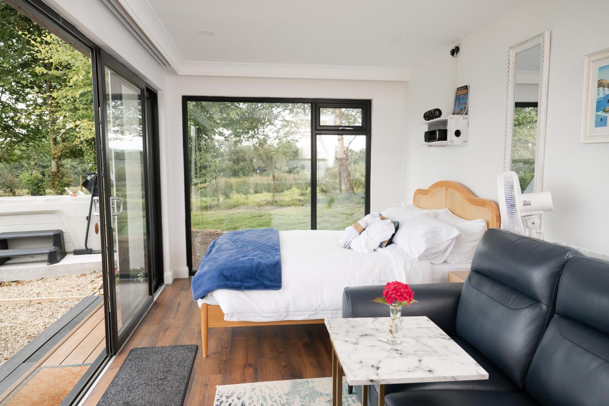 Lakescape - Waterfront Self- Catering Cabins 恩尼斯基林 外观 照片