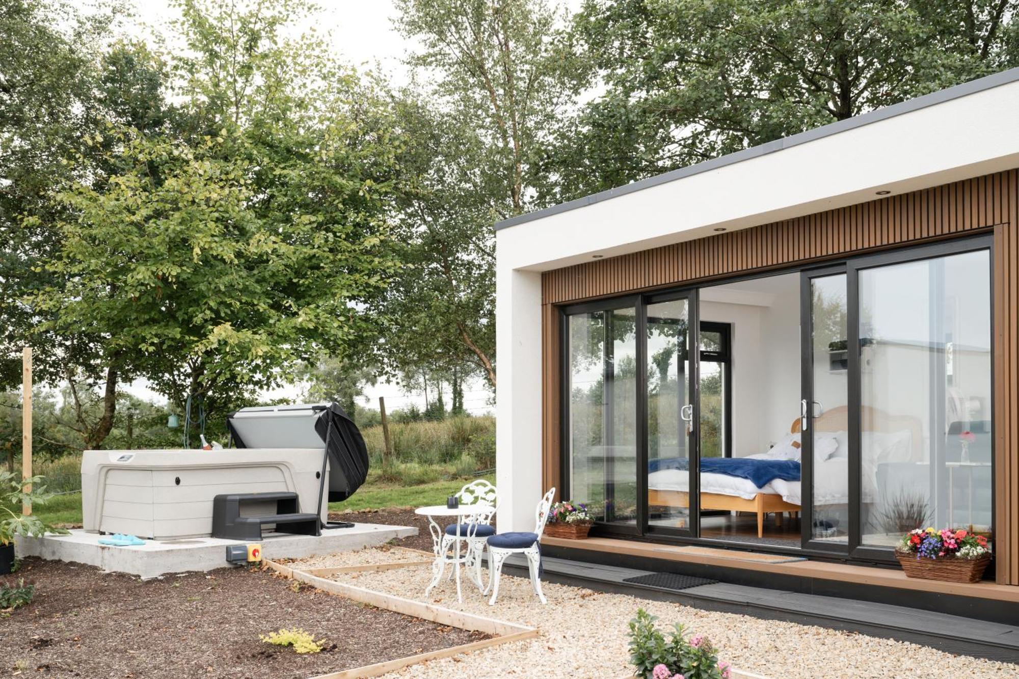 Lakescape - Waterfront Self- Catering Cabins 恩尼斯基林 外观 照片