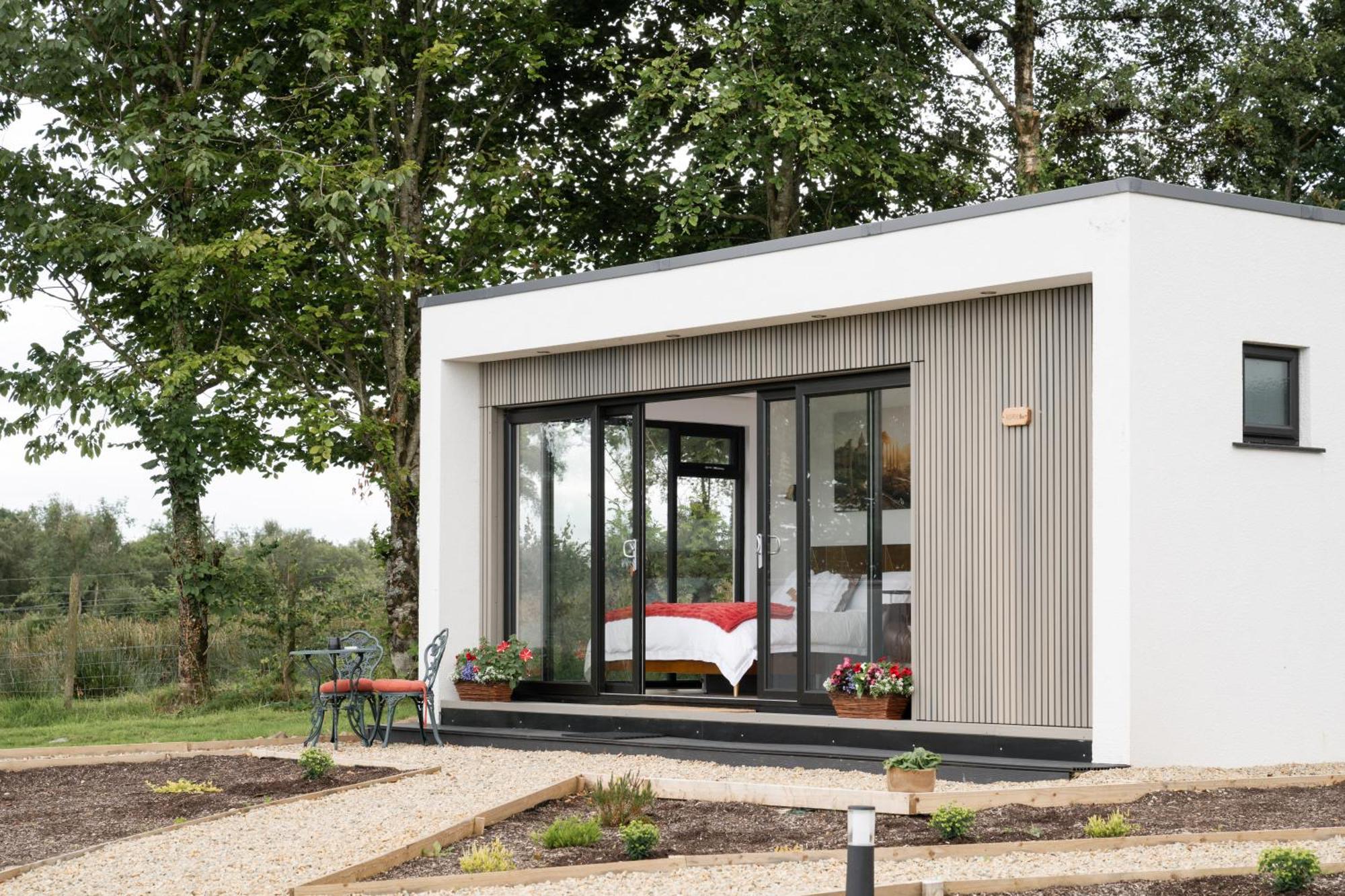 Lakescape - Waterfront Self- Catering Cabins 恩尼斯基林 外观 照片