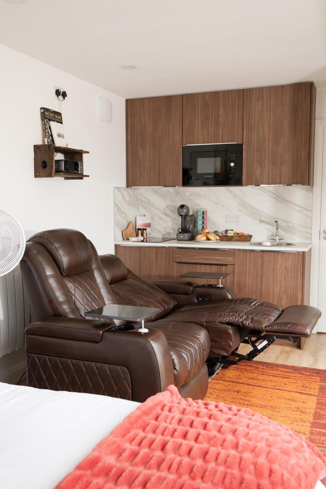 Lakescape - Waterfront Self- Catering Cabins 恩尼斯基林 外观 照片