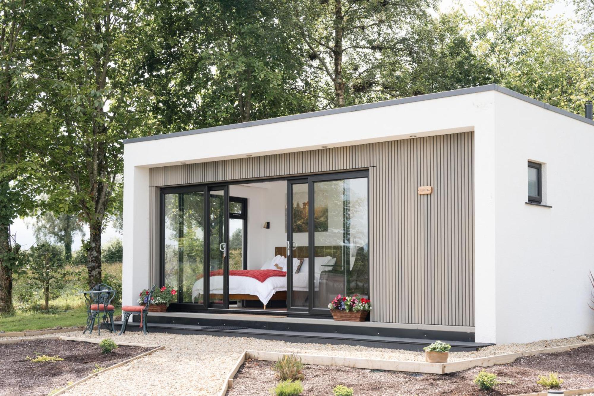 Lakescape - Waterfront Self- Catering Cabins 恩尼斯基林 外观 照片