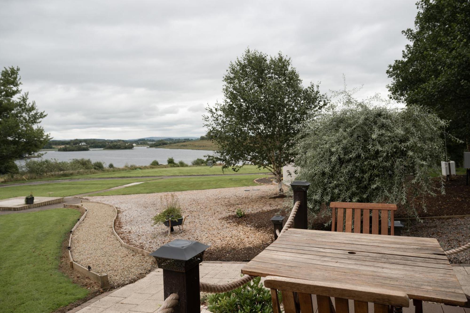 Lakescape - Waterfront Self- Catering Cabins 恩尼斯基林 外观 照片