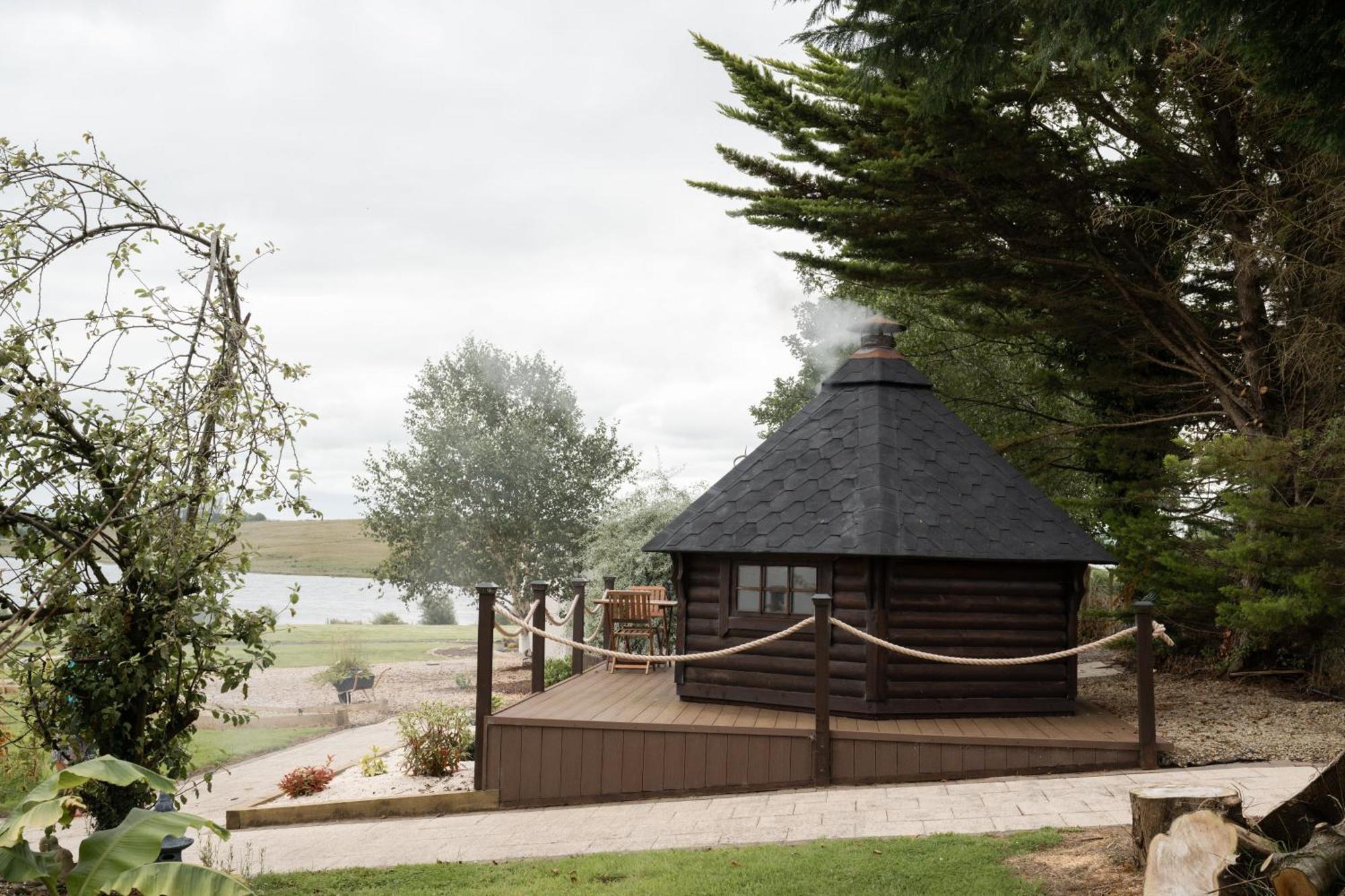 Lakescape - Waterfront Self- Catering Cabins 恩尼斯基林 外观 照片