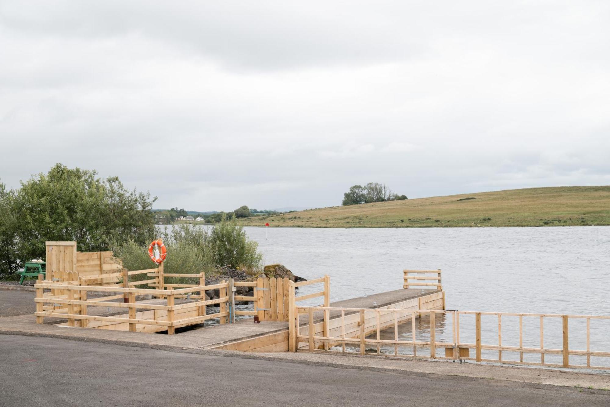 Lakescape - Waterfront Self- Catering Cabins 恩尼斯基林 外观 照片